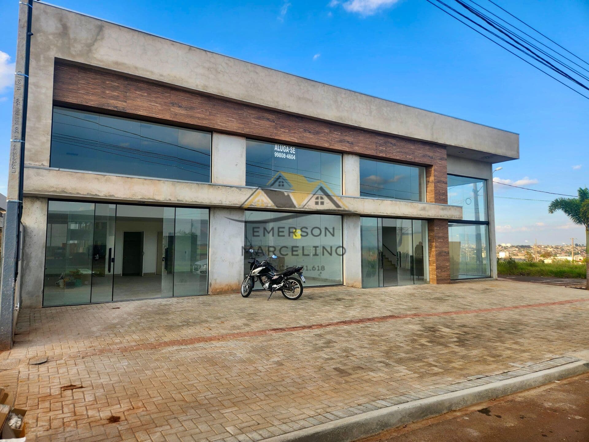 ALUGO - Espaço Comercial com 160m2 em Cambé