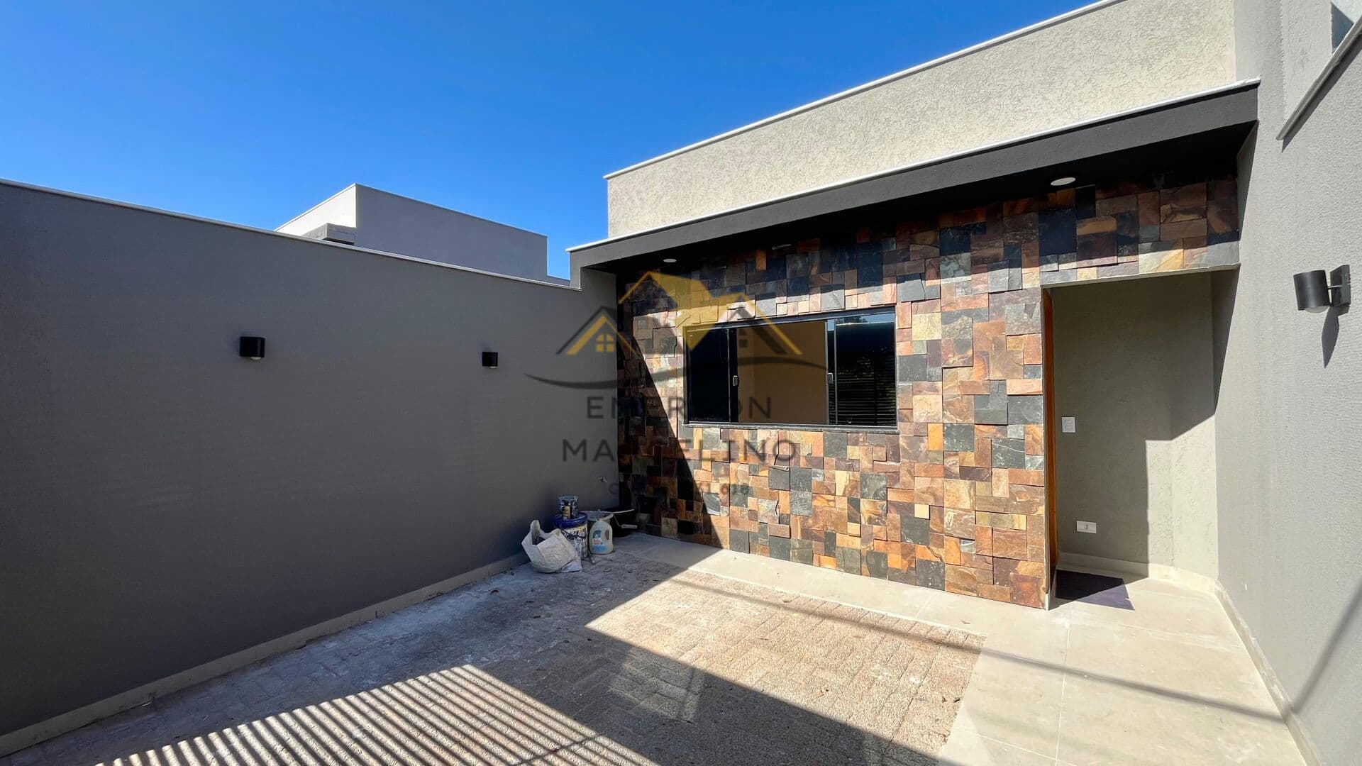 VENDO - Casa Nova com 3 Dormitórios no Chamonix