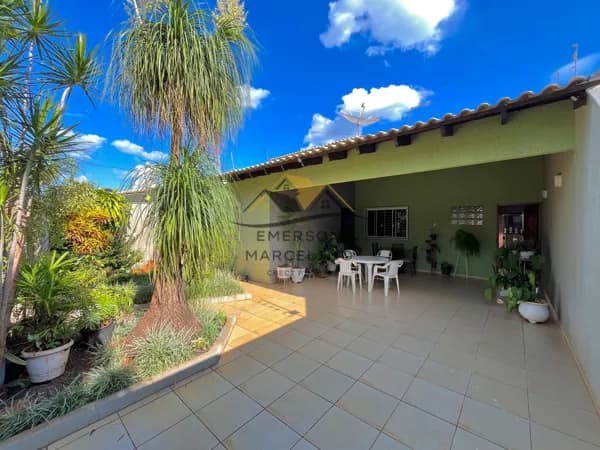VENDO Casa com 4 Dormitórios Próx. Ao HU