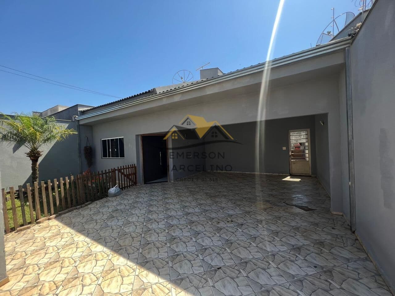 VENDO - Casa com 3 quartos sendo 1 suíte - Jd. Prefeito Milton Menezes