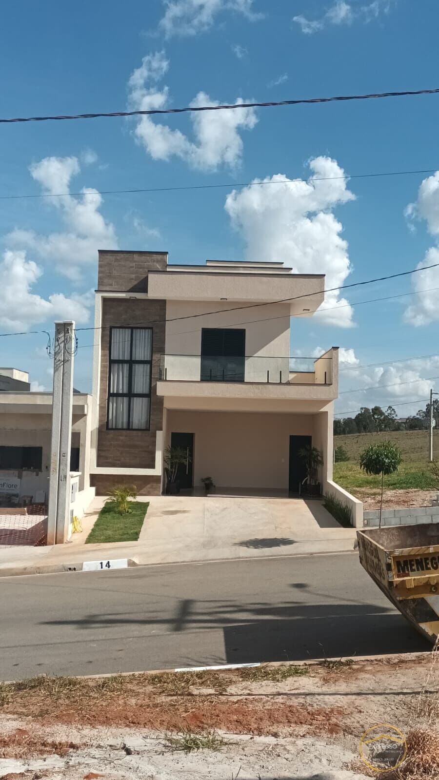 Sobrado a vena em condomínio Villagio Wanel