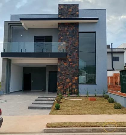 Casa com Piscina em Condomínio
