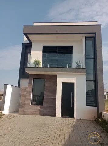 Sobrado com piscina