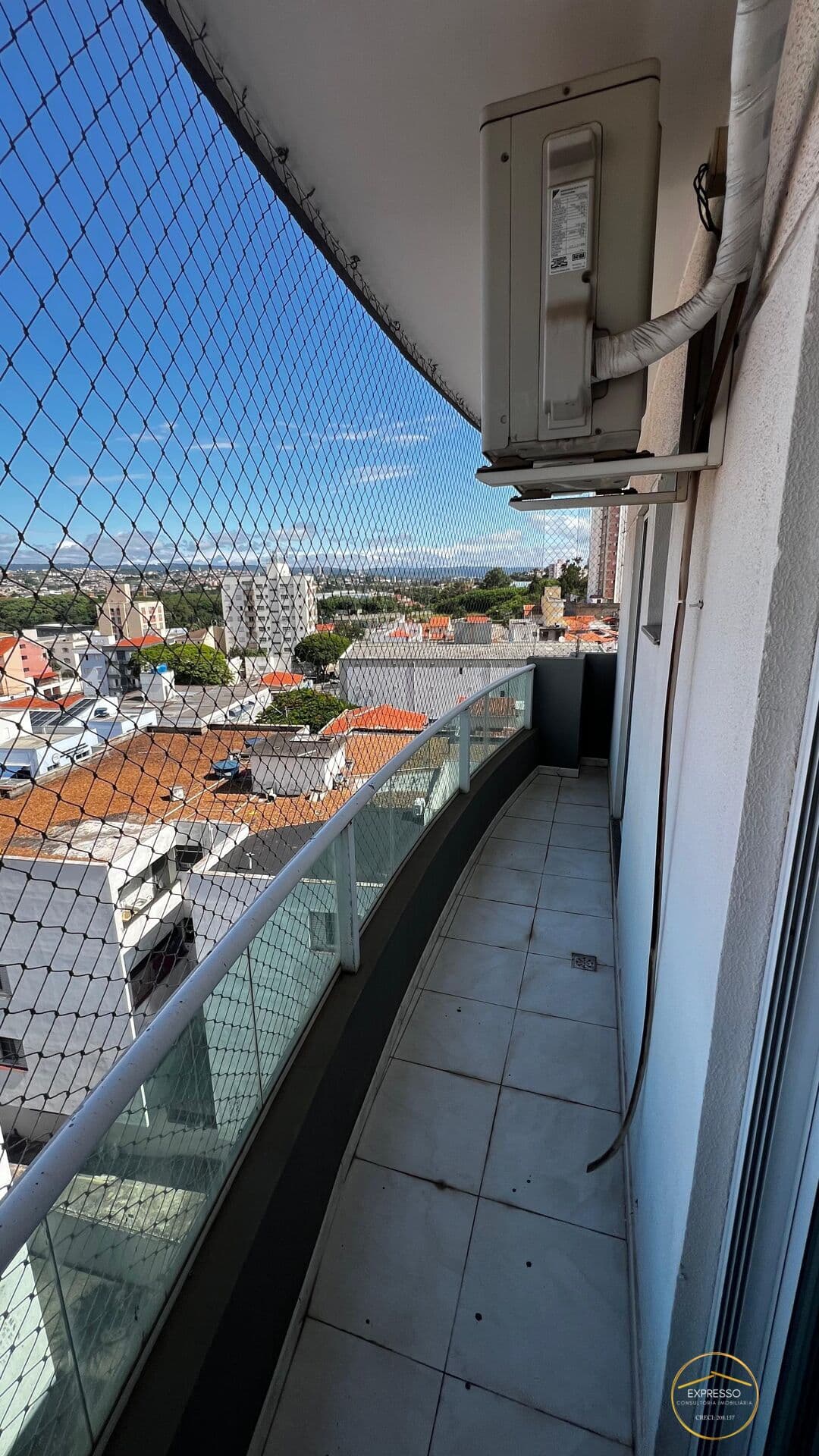 Aparamento mobiliado a venda no Edifício Charme