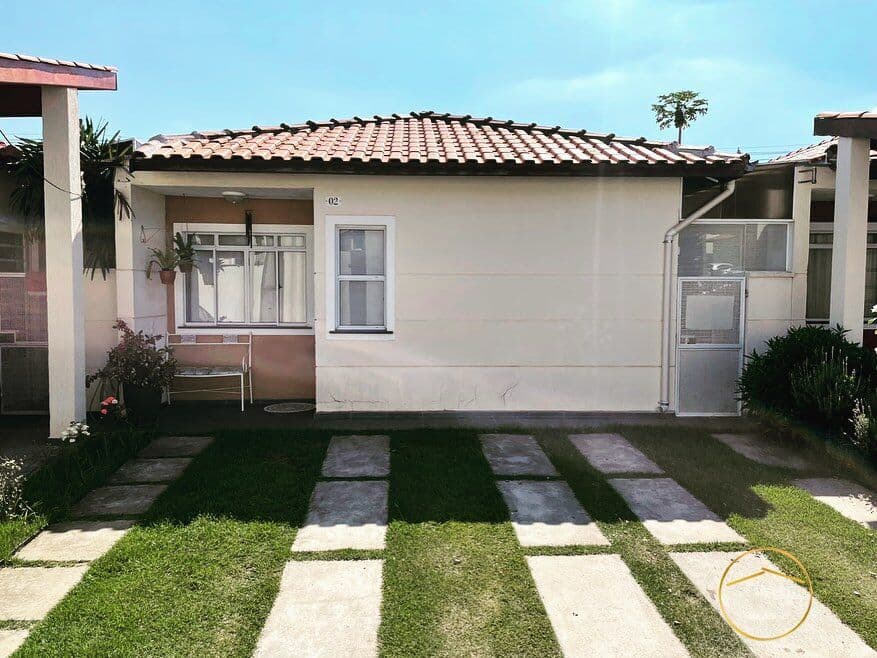 Casa em Condomínio TODA MOBILIADA