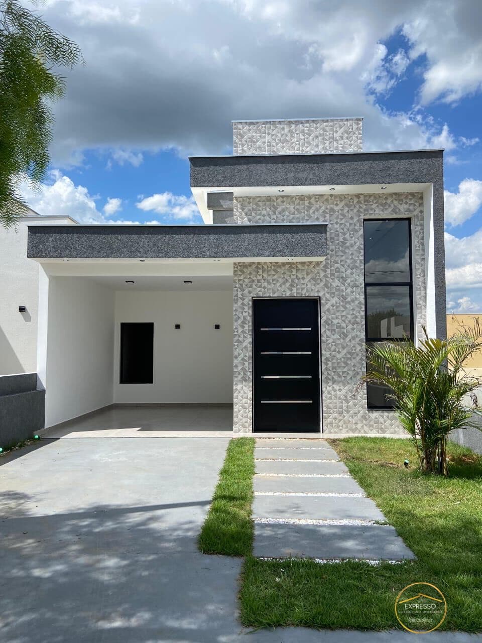 Casa a venda em condomínio Residencial Jardim