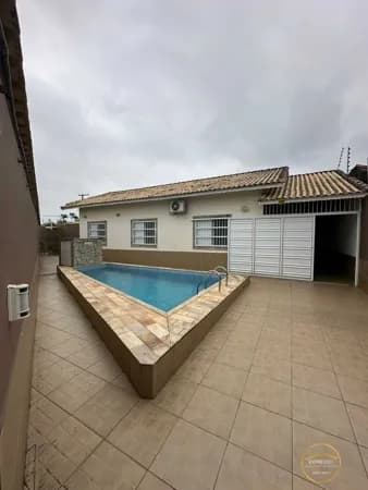 Casa com Piscina