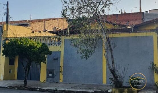 Casa Padrão - Assobradada.