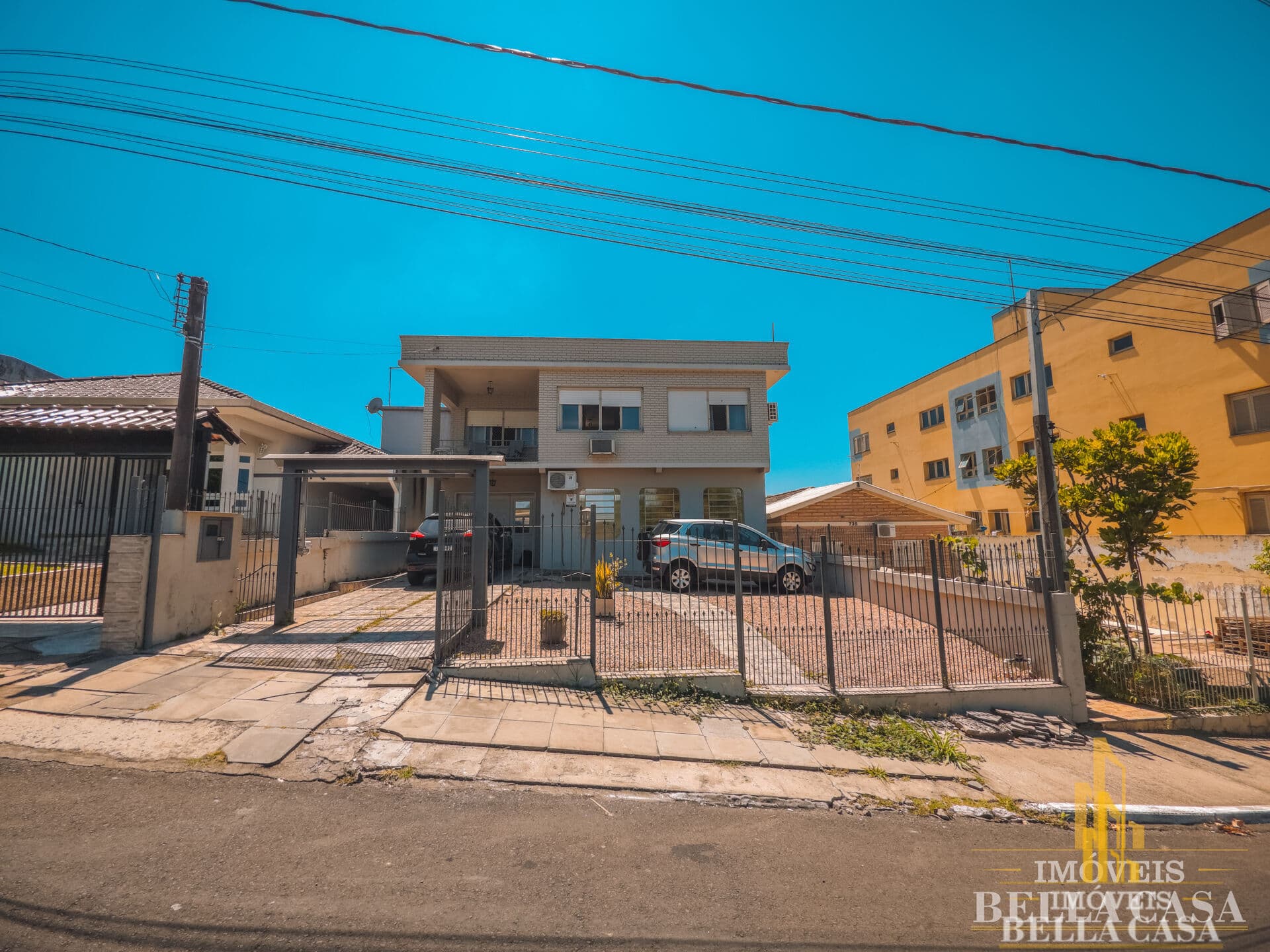 Sobrado com 3 Dormitórios e Piscina