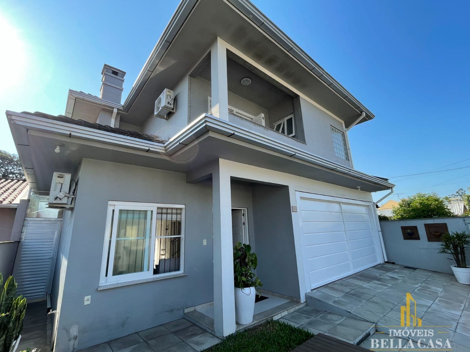 Casa Mobiliada com 3 Dormitórios e Piscina