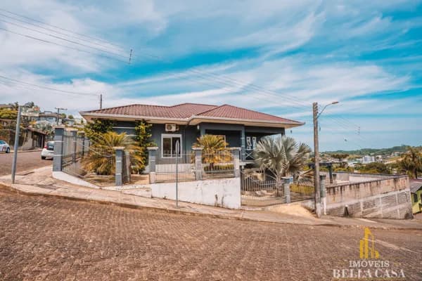 Casa de Esquina com Área de Lazer Completa