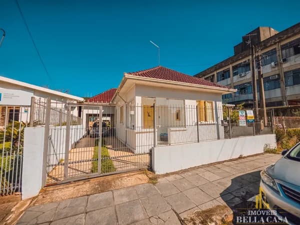 Casa 2 Dormitórios com Quintal
