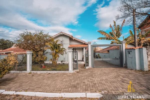 Casa Mobiliada com Espaço de Lazer