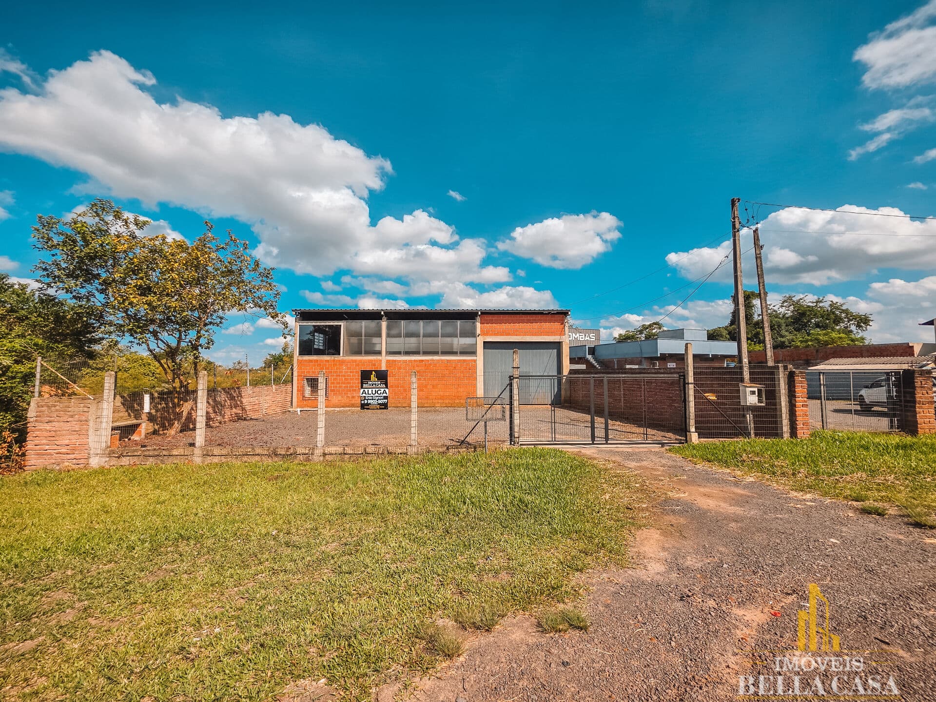Pavilhão Comercial na RSC-287