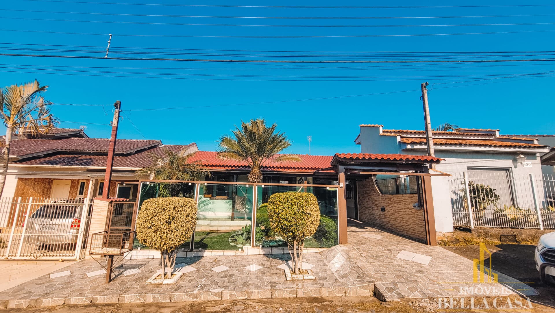 Casa 3 Dormitórios com Quiosque e Piscina