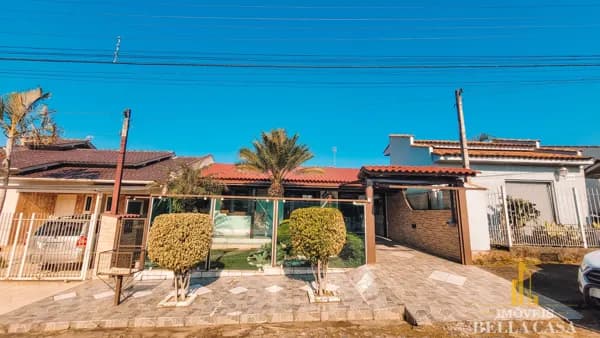 Casa 3 Dormitórios com Quiosque e Piscina