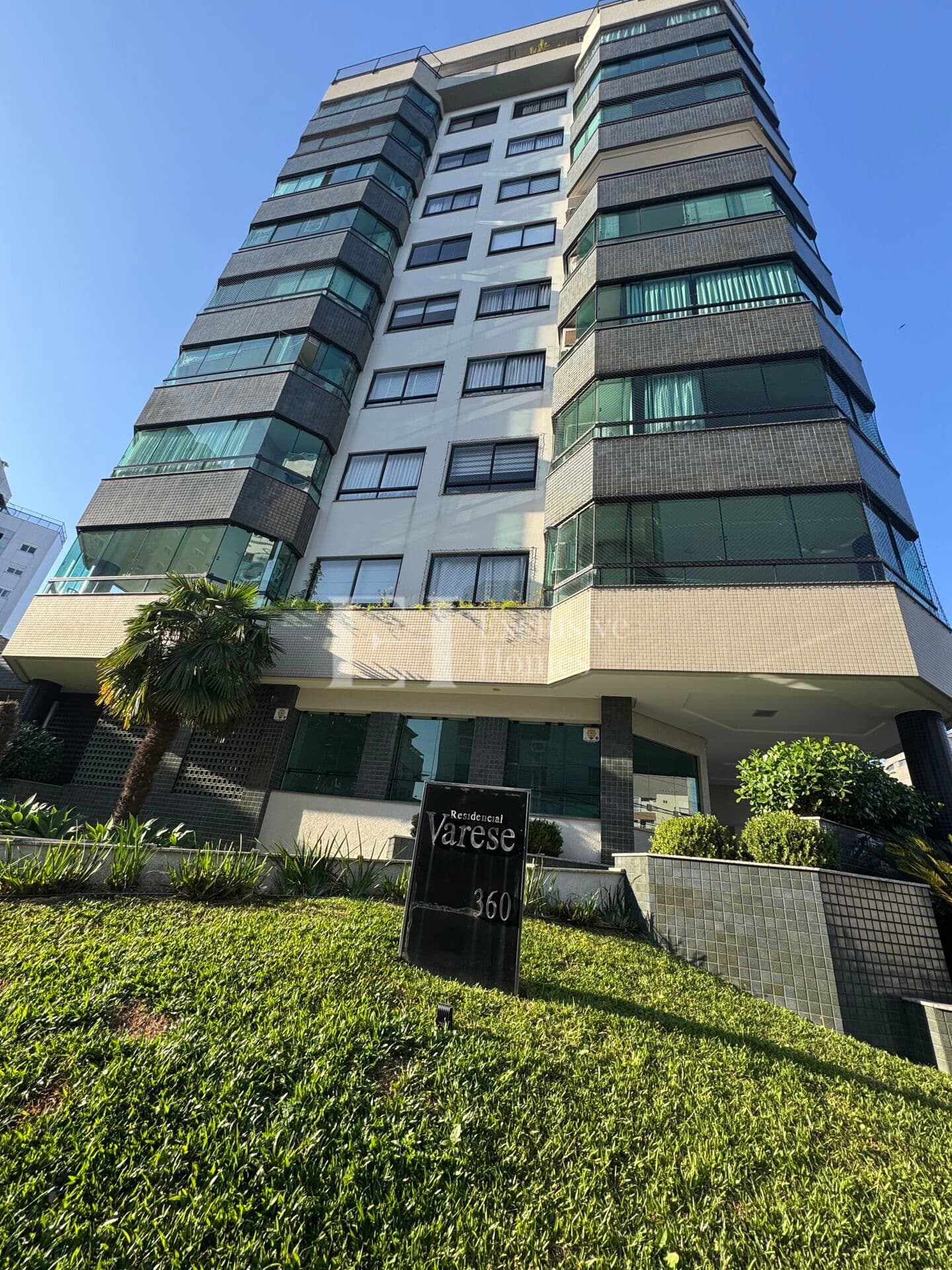 Apartamento R$ 1.100.000,00 próximo da Praça do Congresso em Criciúma-SC