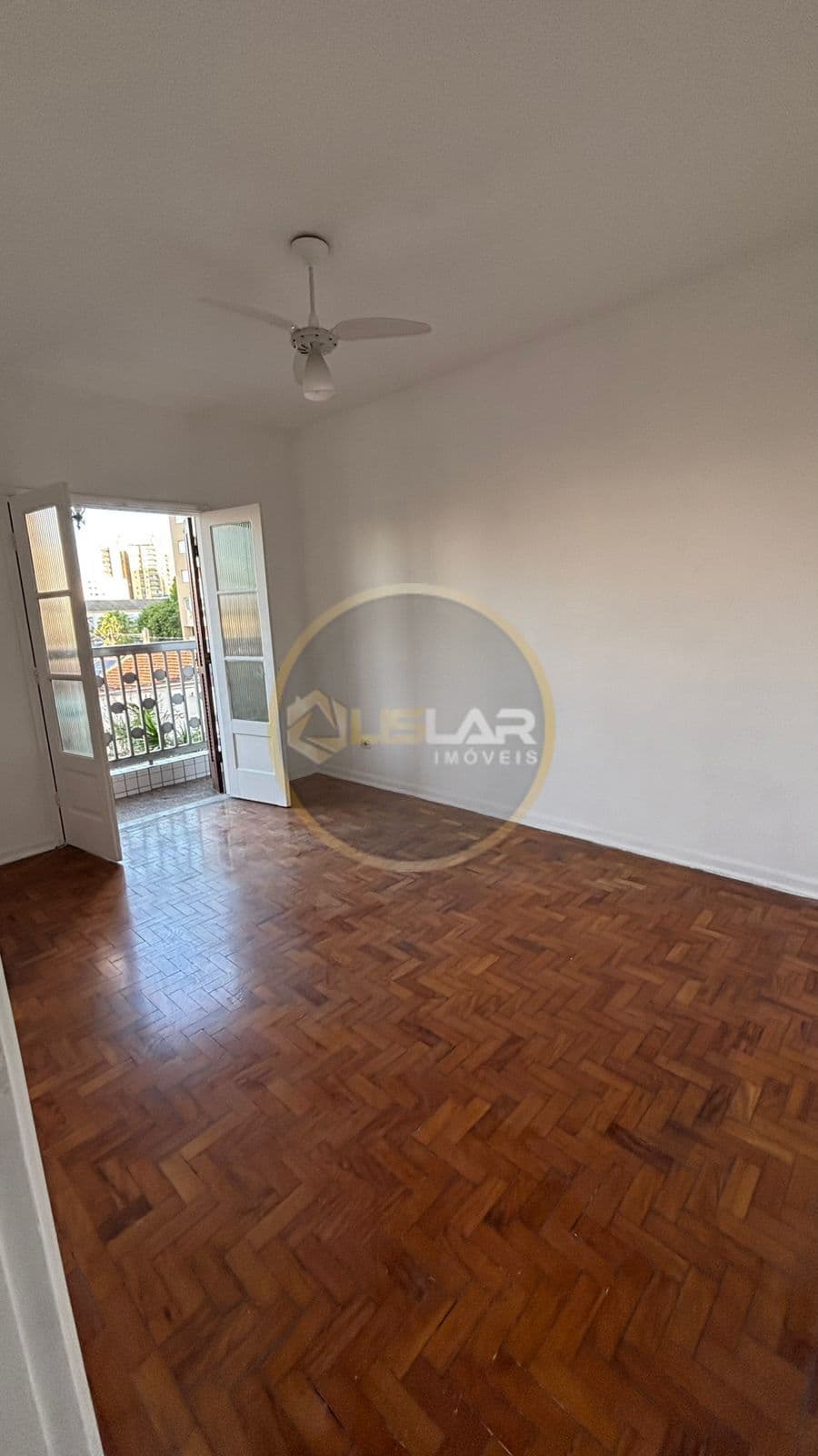 Apartamento de 3 dorms de frente com varanda em SV com 130 m