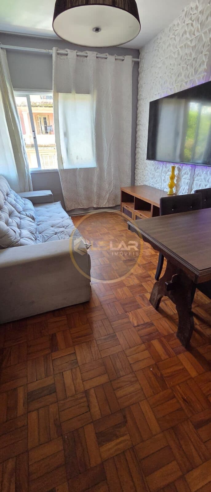 Apartamento de 2 dorms com elevador prox a praia no José Menino