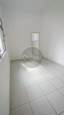 Lindo apartamento térreo na Vila Valença em SV com 1 dorm, garagem.