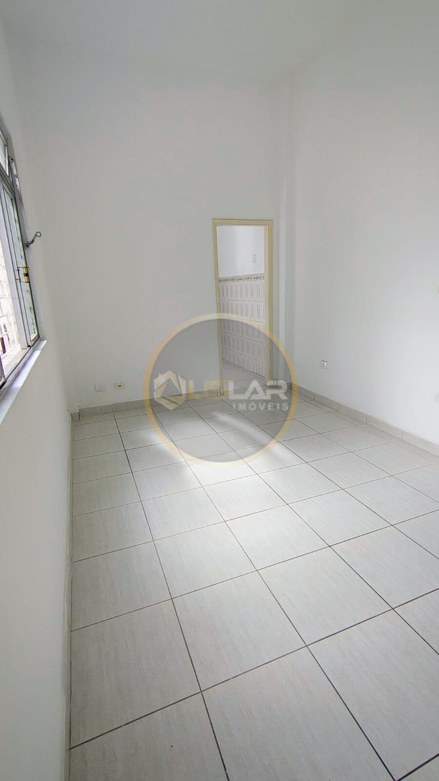 Lindo apartamento térreo na Vila Valença em SV com 1 dorm, garagem.