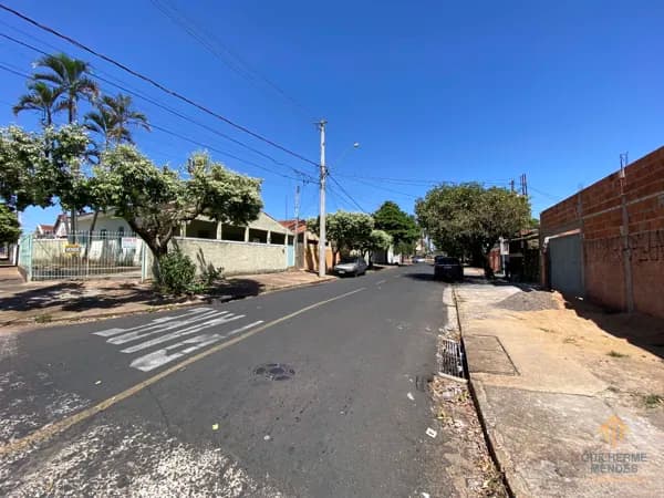 Terreno/Área de 689 m² no Pq. Estoril - Zona Sul