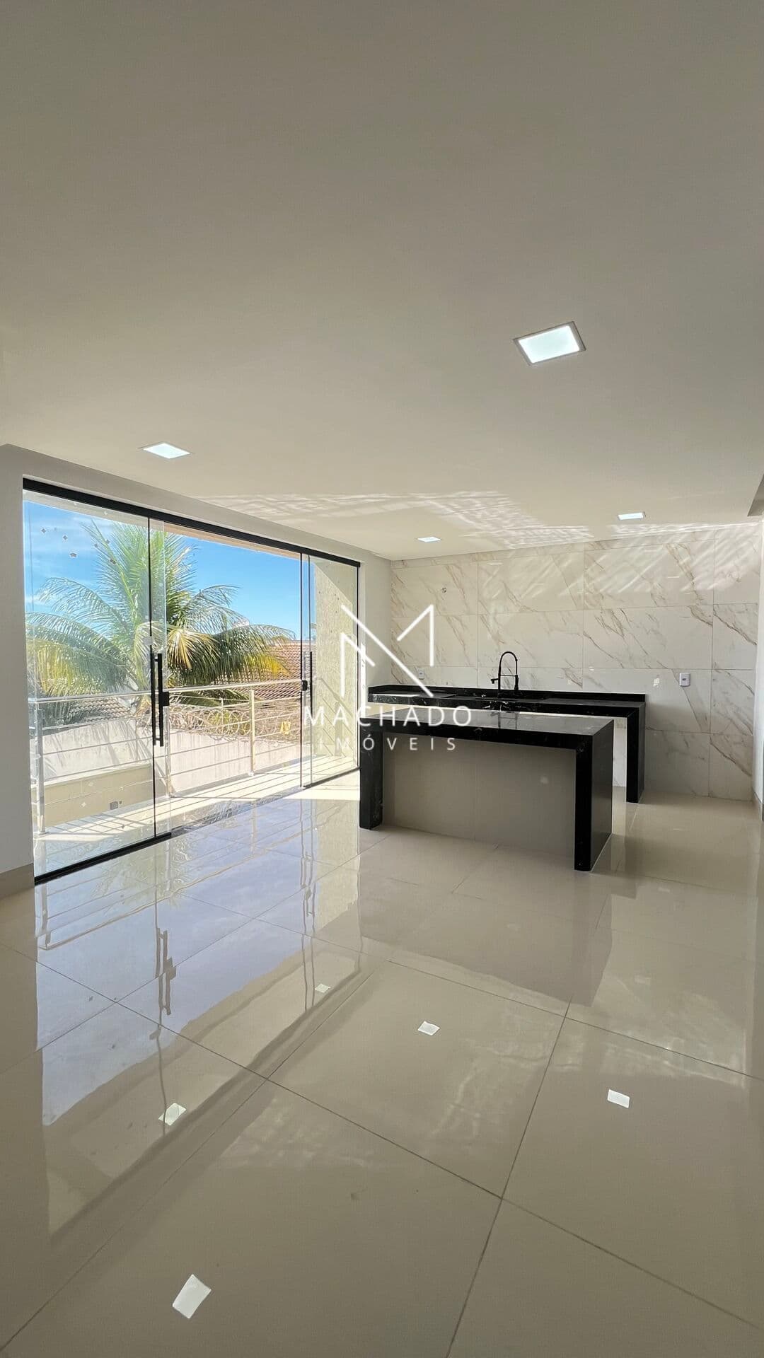 Sobrado Triplex a venda no Gentil Meireles.
