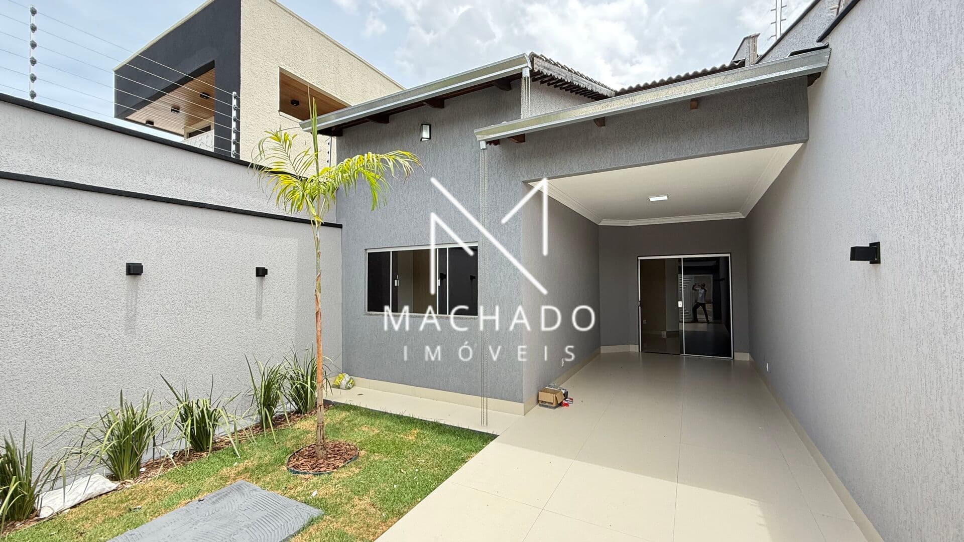 Casa a venda: Balneário Meia Ponte, 5 minutos do shopping Passeio das Águas.