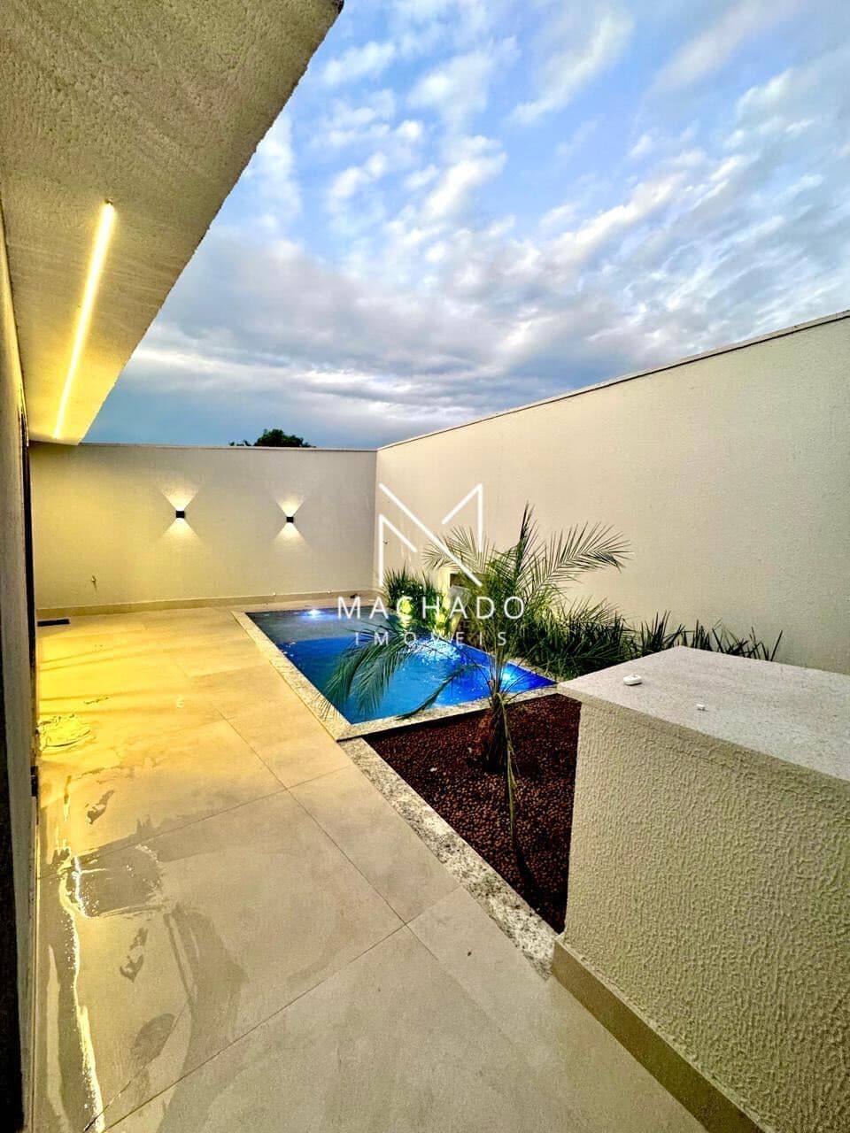 Casa a venda: setor Urias Magalhães (ao lado shopping Passeio das Águas).