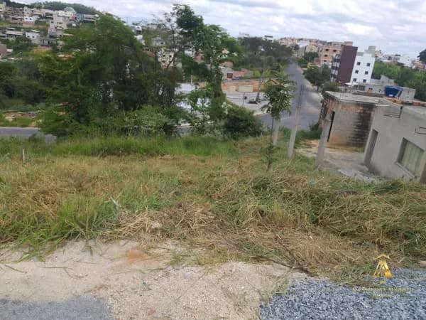 Lote no bairro Liberdade em Santa Luzia.