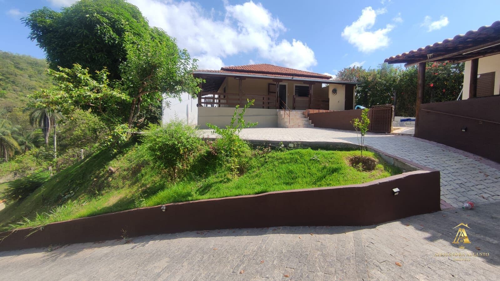 Casa de Condomínio em Santa Luzia - Barreiro do Amaral
