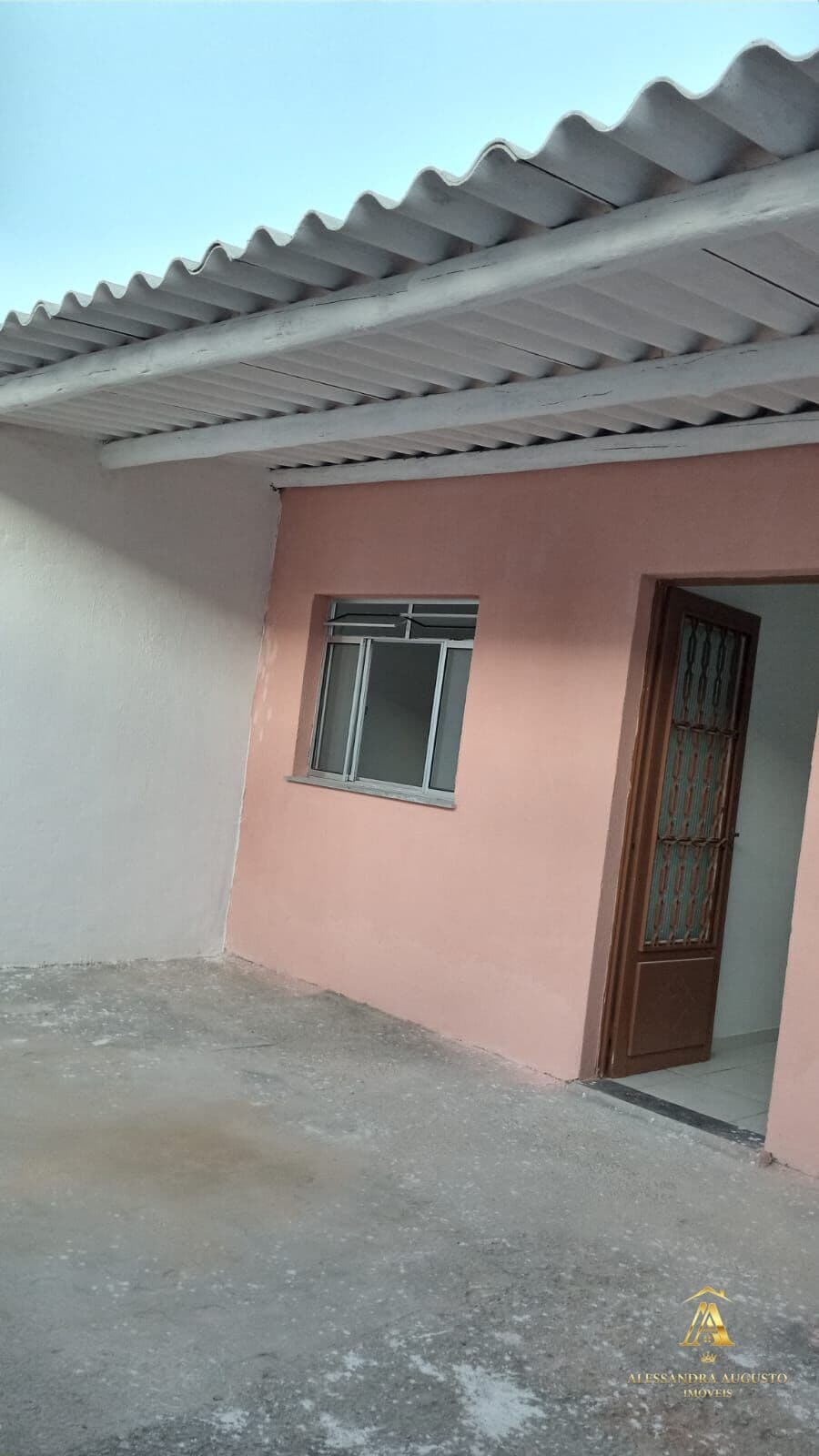 🏡 OPORTUNIDADE! Casa de 2 Quartos com 2 Vagas em Esmeraldas! 🔑