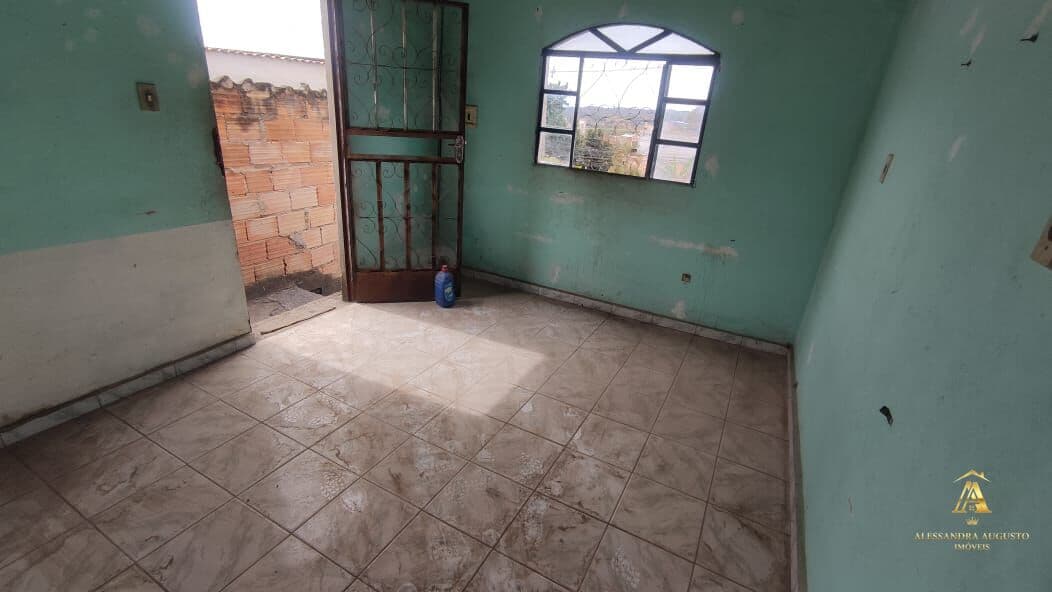Oportunidade Única! Lote com Duas Casas à Venda em Santa Luzia