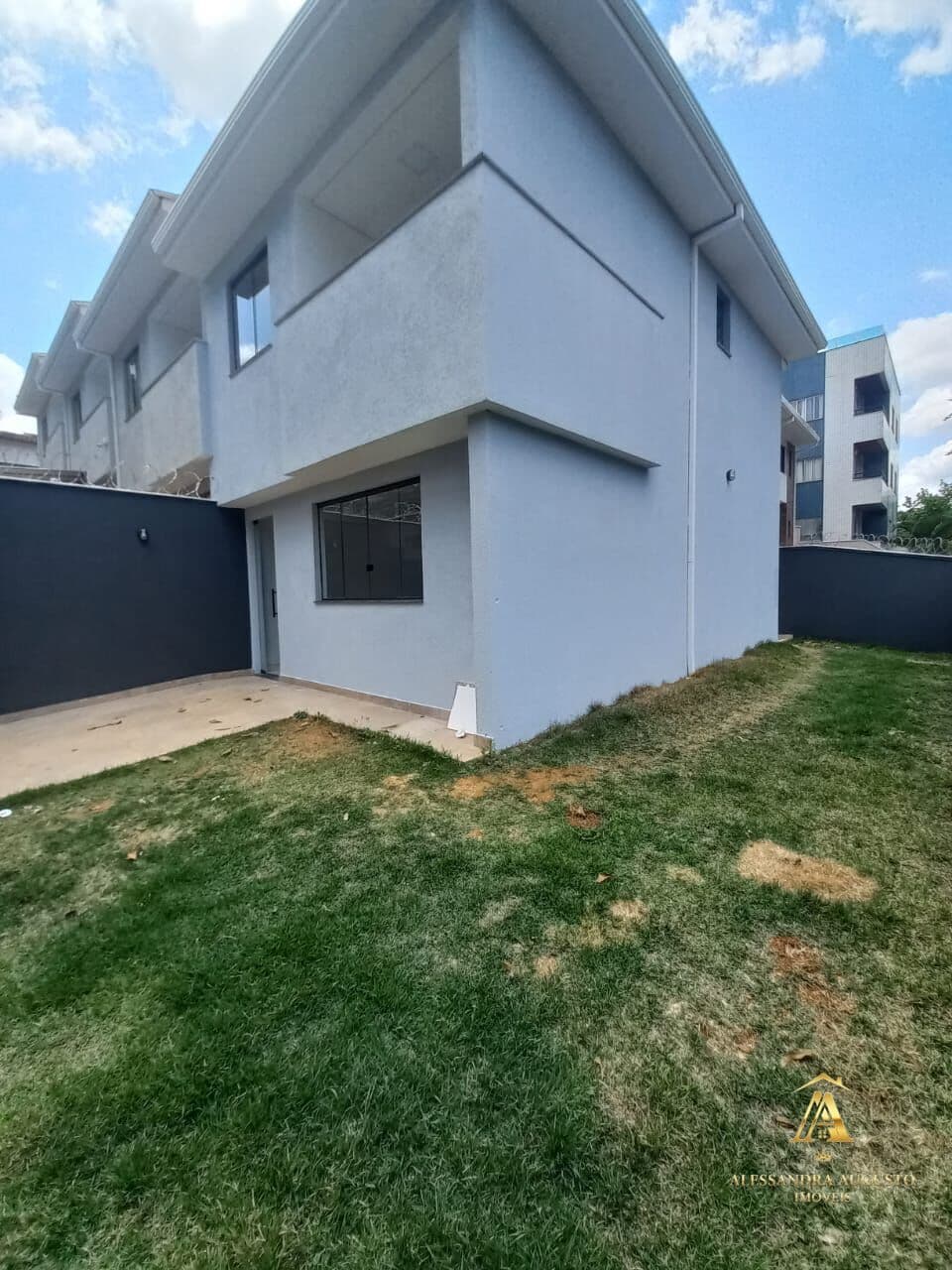 Casa Geminada com entrada Individual no bairro Itapoa em Belo Horizonte