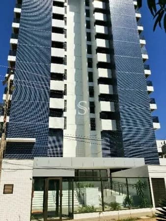 Apartamento com armários com 3 suítes