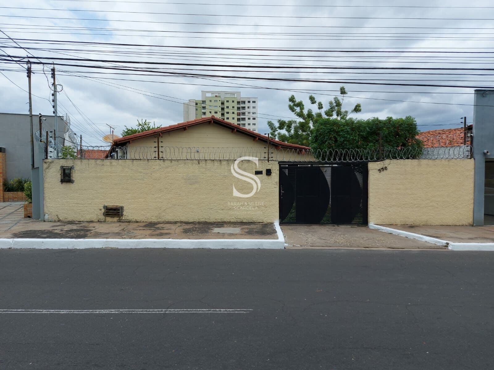 Casa próximo a UFPI com 3 suítes