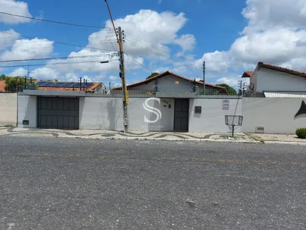 Casa Venda Excelente para fins comercial situada Rua Aviador Irapuã Rocha com Visconde da Parna´ba