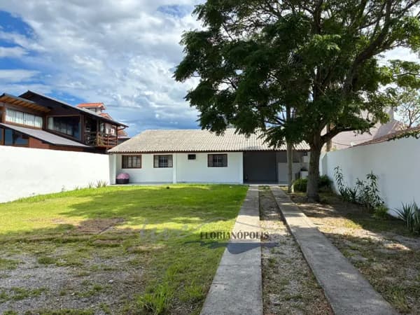 Casa Com Quintal Na Daniela