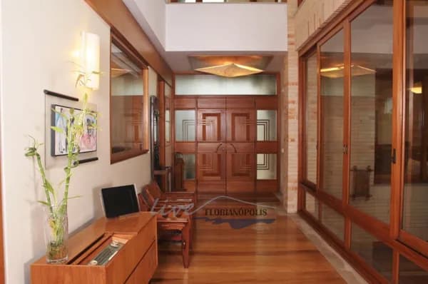 Casa Alto Padrão frente mar de Jurerê Internacional!