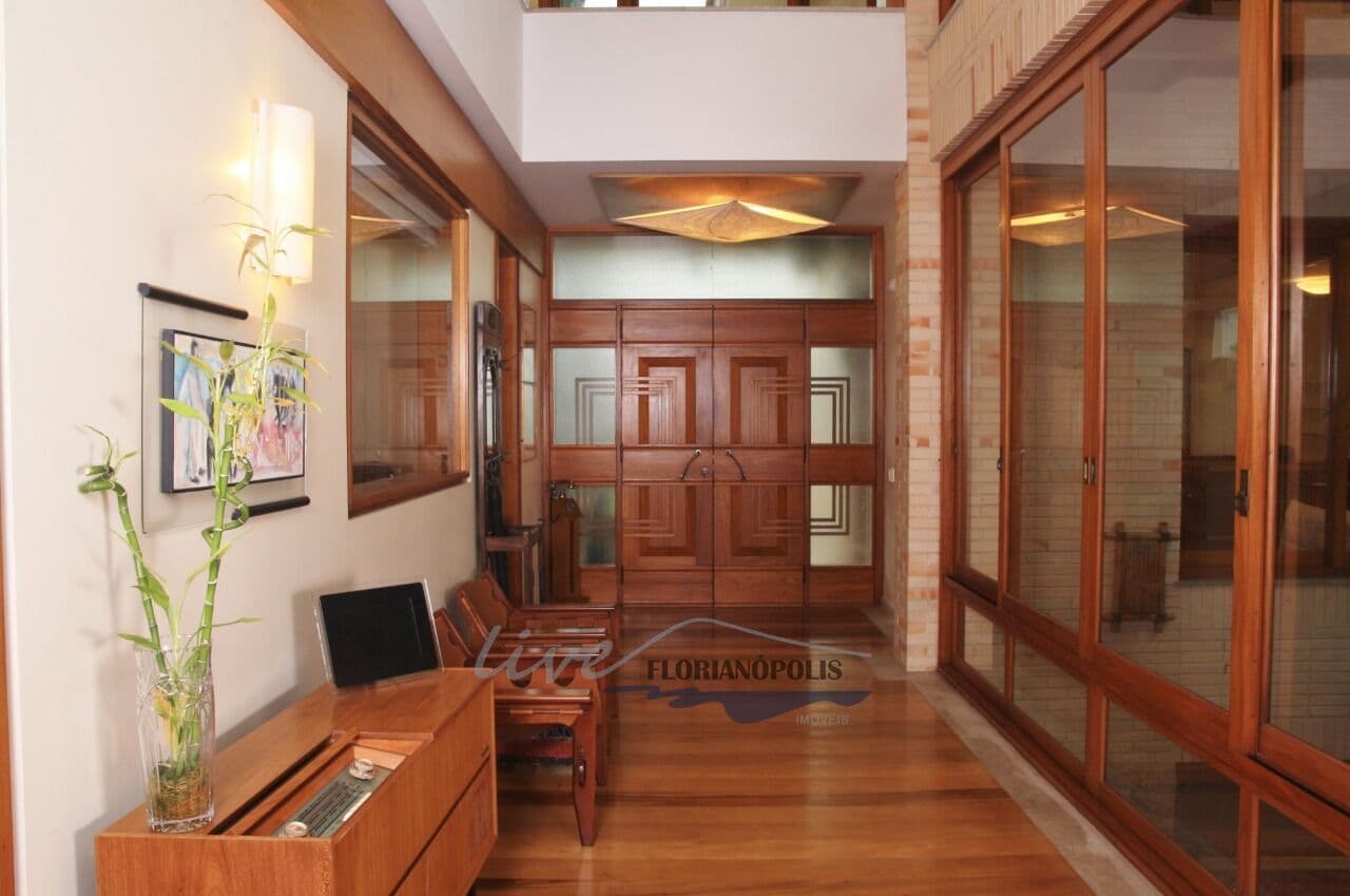 Casa Alto Padrão frente mar de Jurerê Internacional!