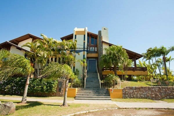 Casa Padrão para alugar e Aluguel em Jurerê Internacional Florianópolis-SC