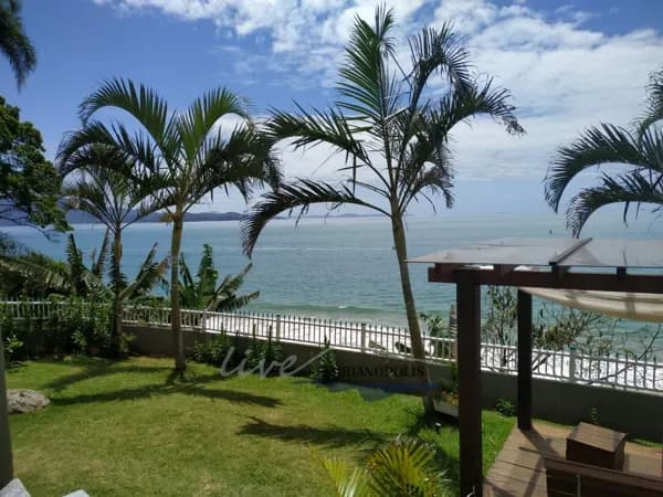 Casa Padrão com linda vista e acesso para o mar!