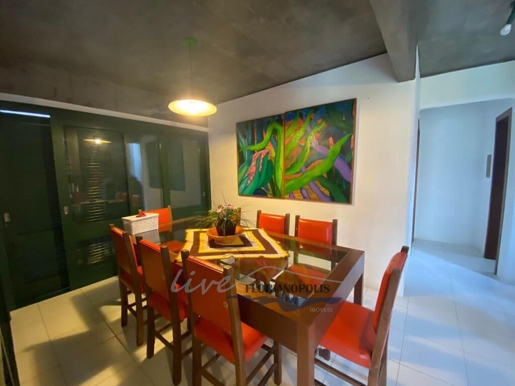 Casa Com Pátio a 400m do mar, ao lado do Open Shopping