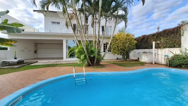 Casa Padrão para alugar e Aluguel em Jurerê Internacional Florianópolis-SC