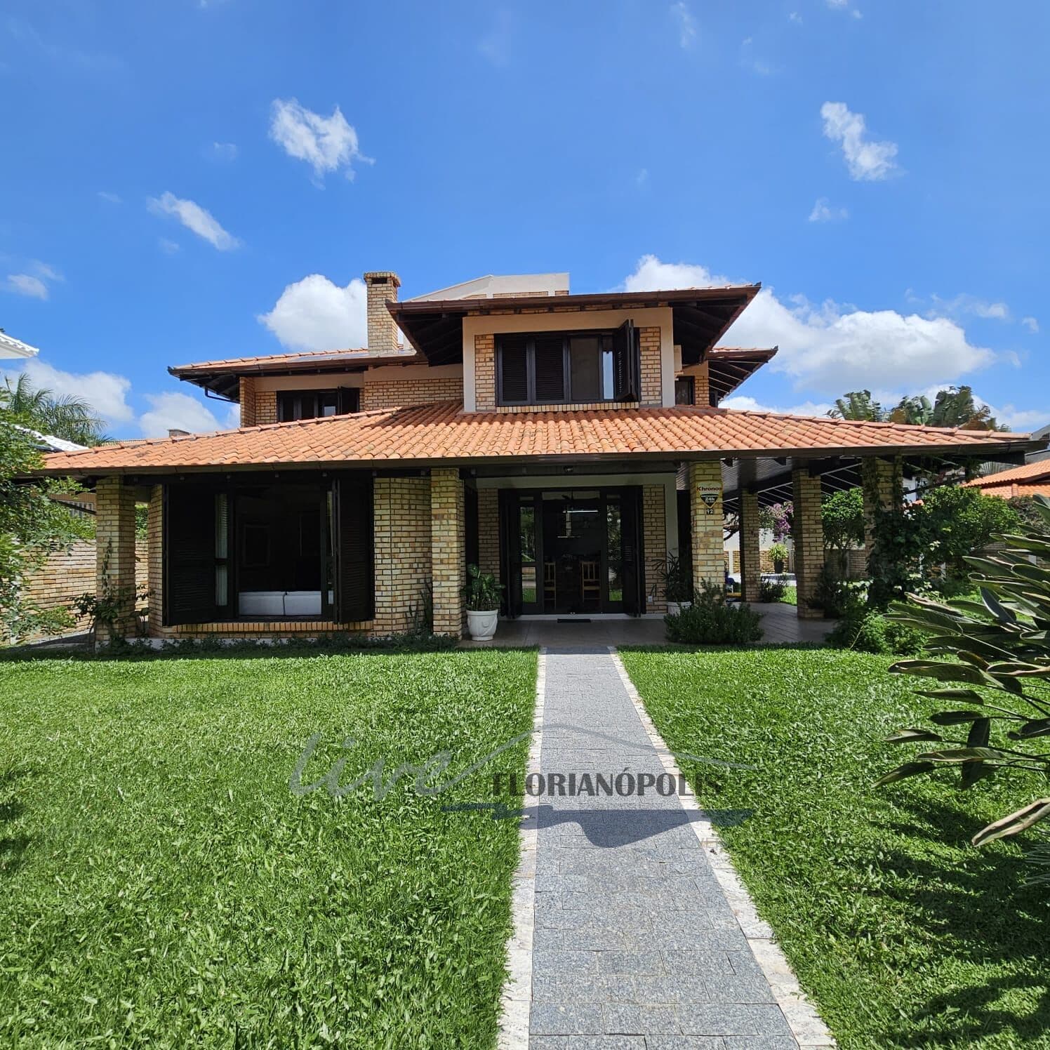 Casa Padrão a 15m do mar, em rua interna!