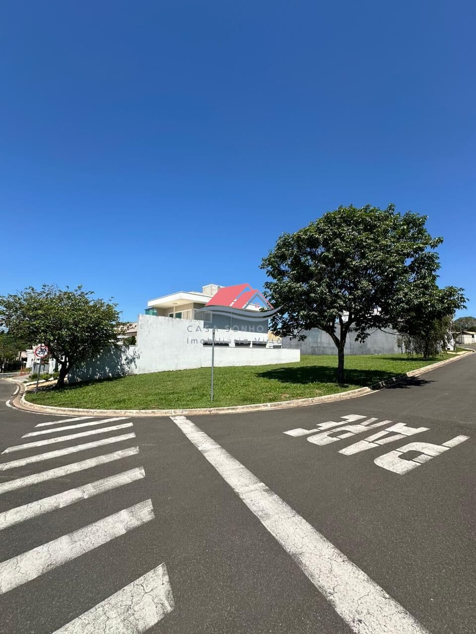 Vende-se Terreno De Esquina em Condomínio Residencial Portal do Lago em Mogi Mirim