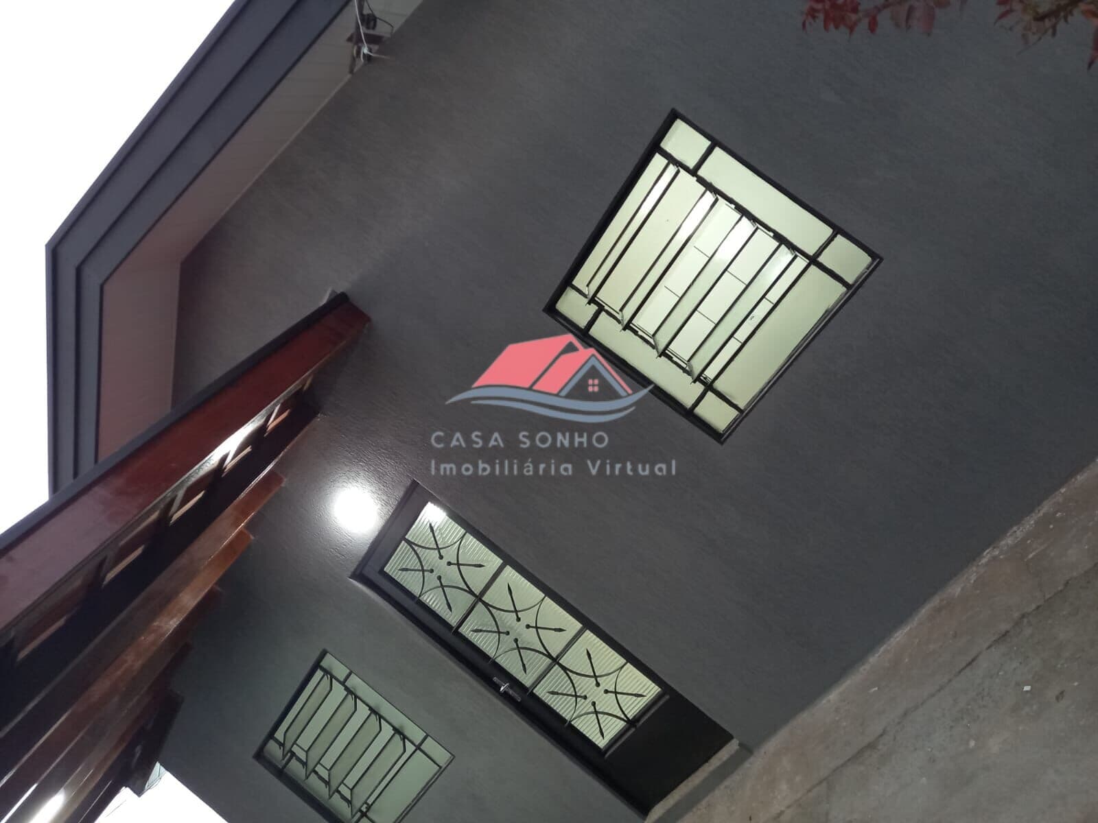 Casa de esquina 52 m² com Edicula 30 m² e quintal 120 m², Inteiramente reformada com excelente localização