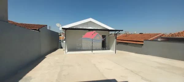 VENDE-SE CASA RECÉM REFORMADA