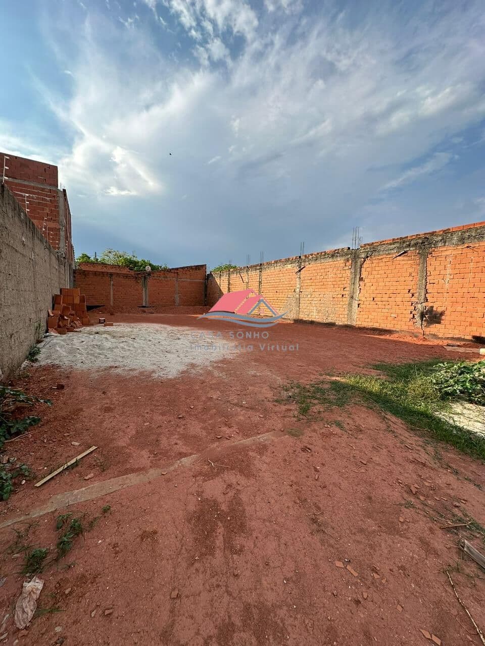 Vende-se Terreno no Jardim Imperial em Mogi Guaçu-SP.