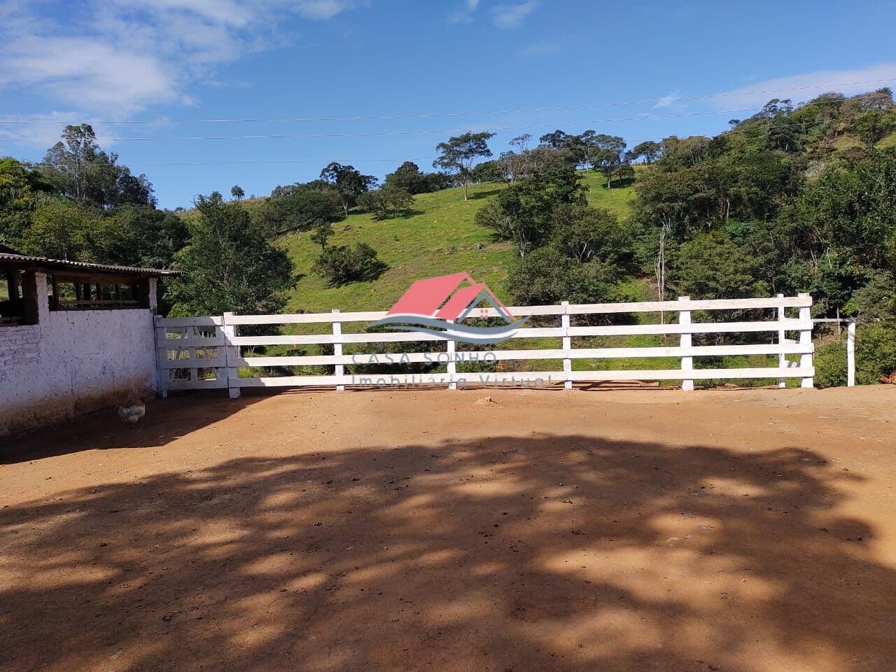 Vende-se Fazenda em São Sebastião Da Grama-SP.